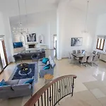 Mit Blick Auf Berge Und Whirlpool By Interhome Сasa de vacaciones