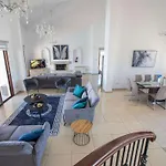 Mit Blick Auf Berge Und Whirlpool By Interhome * Káthikas