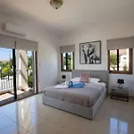 Сasa de vacaciones Mit Blick Auf Berge Und Whirlpool By Interhome *