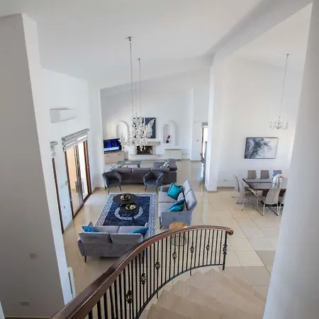 Mit Blick Auf Berge Und Whirlpool By Interhome *