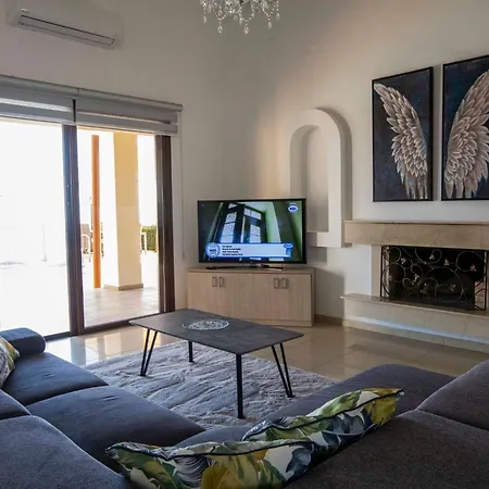Mit Blick Auf Berge Und Whirlpool By Interhome * Kathikas