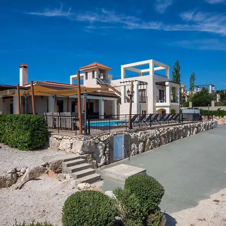 Mit Blick Auf Berge Und Whirlpool By Interhome * Kathikas