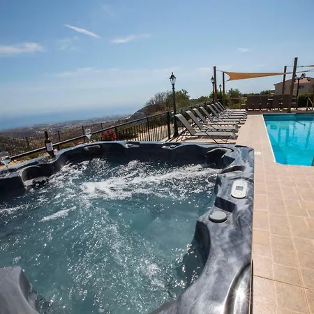 Prázdninový dům Mit Blick Auf Berge Und Whirlpool By Interhome *