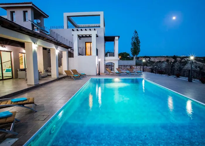 Mit Blick Auf Berge Und Whirlpool By Interhome 펜션 카티카스