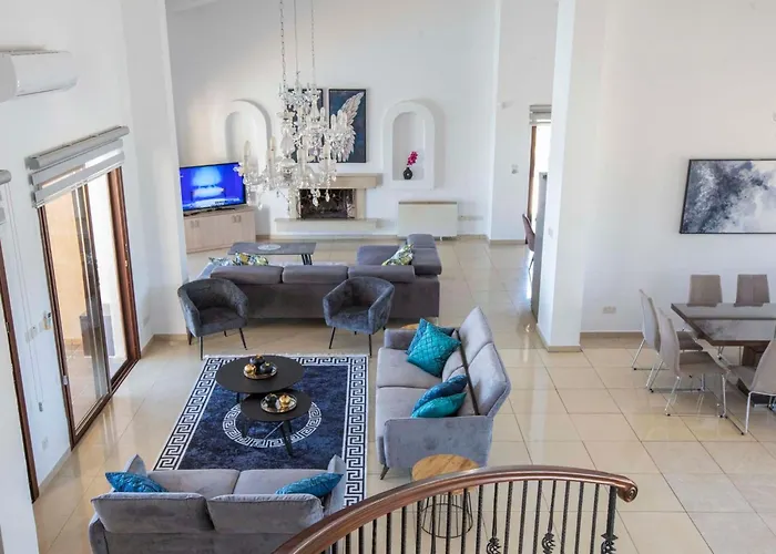 Mit Blick Auf Berge Und Whirlpool By Interhome 카티카스