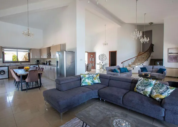 Mit Blick Auf Berge Und Whirlpool By Interhome 펜션 카티카스