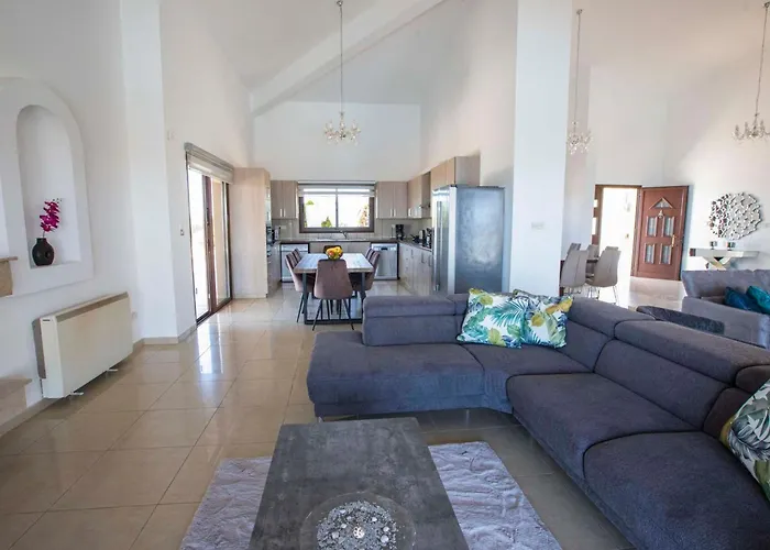 Mit Blick Auf Berge Und Whirlpool By Interhome