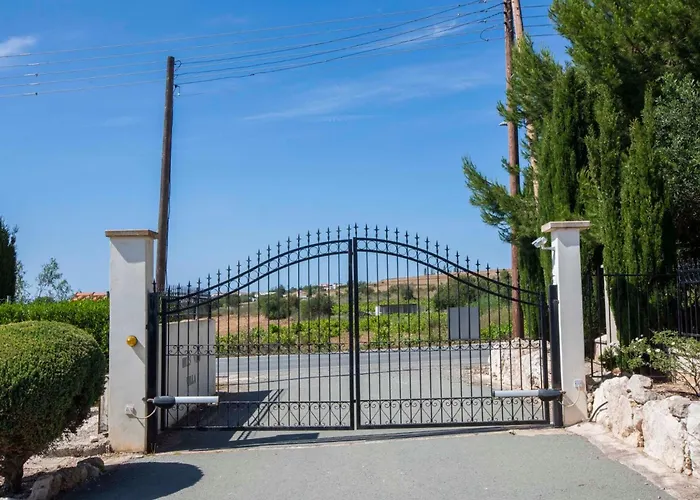 Mit Blick Auf Berge Und Whirlpool By Interhome 펜션 카티카스