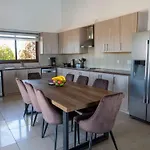 Mit Blick Auf Berge Und Whirlpool By Interhome *