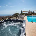 Mit Blick Auf Berge Und Whirlpool By Interhome