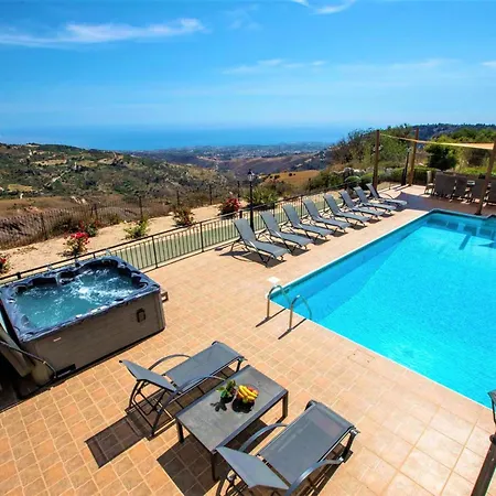 Σπίτι διακοπών Mit Blick Auf Berge Und Whirlpool By Interhome Κάθηκας