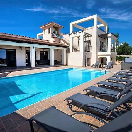 Mit Blick Auf Berge Und Whirlpool By Interhome Сasa de vacaciones *