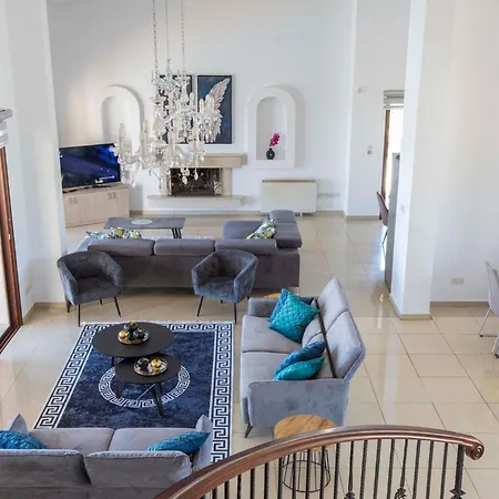 Mit Blick Auf Berge Und Whirlpool By Interhome * Káthikas