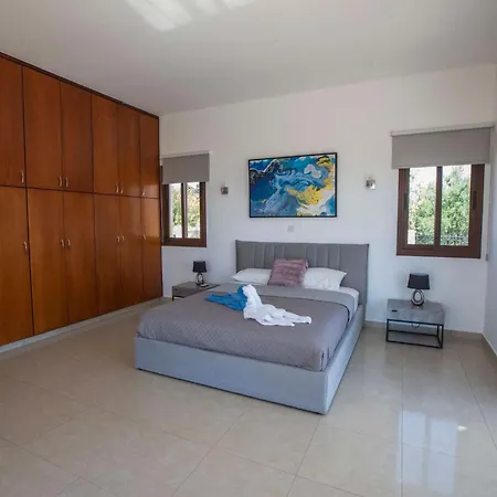 Mit Blick Auf Berge Und Whirlpool By Interhome בית נופש *