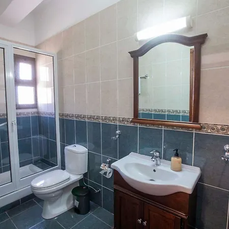 Mit Blick Auf Berge Und Whirlpool By Interhome בית נופש