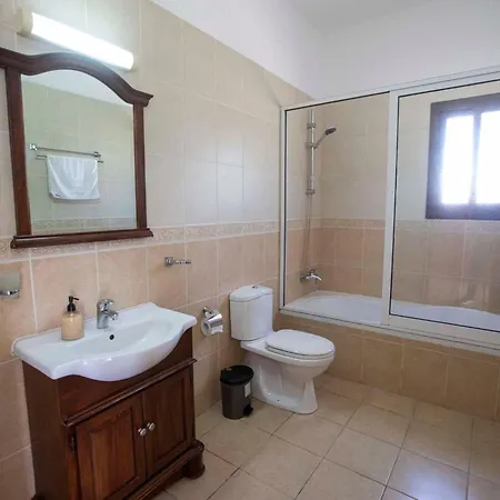 Mit Blick Auf Berge Und Whirlpool By Interhome *