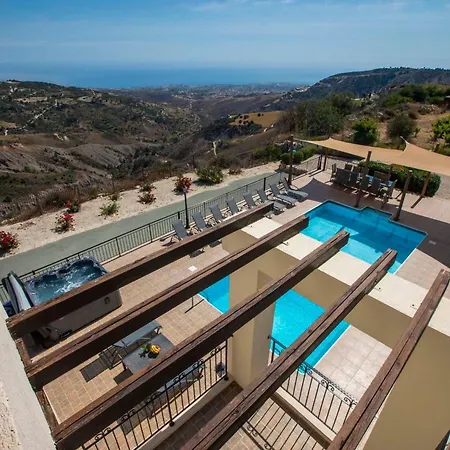 Mit Blick Auf Berge Und Whirlpool By Interhome * קאטהיקאס