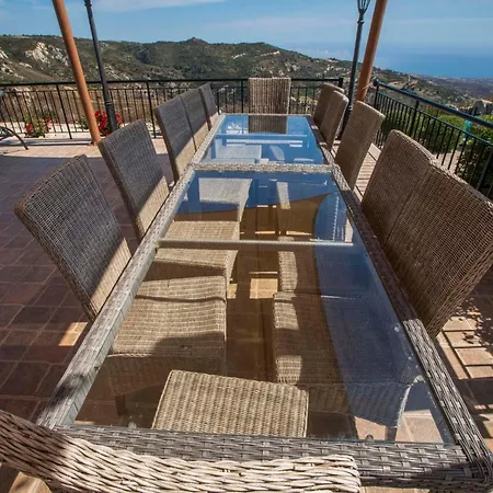 Mit Blick Auf Berge Und Whirlpool By Interhome בית נופש