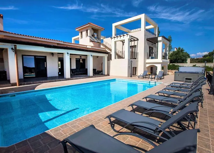 Mit Blick Auf Berge Und Whirlpool By Interhome Сasa de vacaciones *