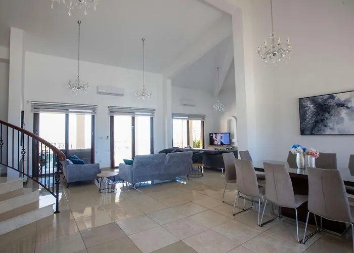 Mit Blick Auf Berge Und Whirlpool By Interhome