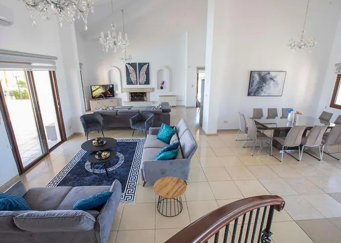 Mit Blick Auf Berge Und Whirlpool By Interhome * Kathikas