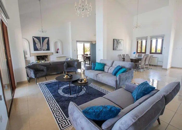 Mit Blick Auf Berge Und Whirlpool By Interhome Káthikas