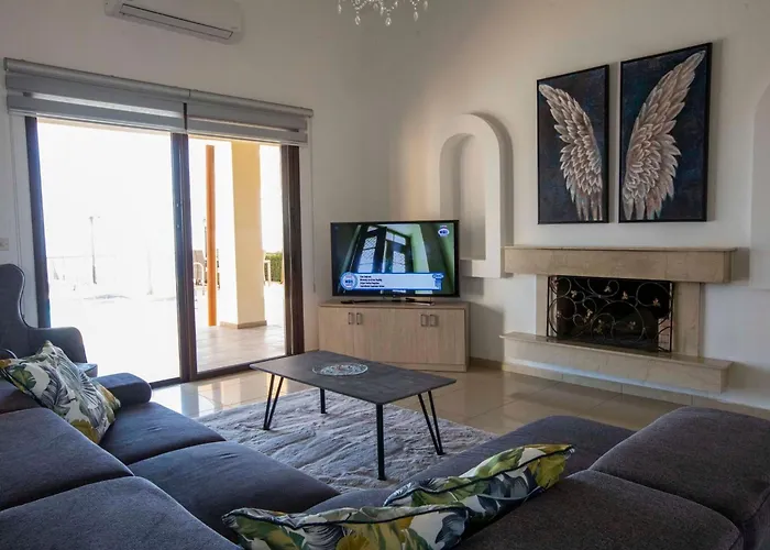 Mit Blick Auf Berge Und Whirlpool By Interhome * Kathikas