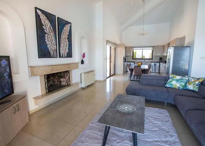 Mit Blick Auf Berge Und Whirlpool By Interhome Сasa de vacaciones Káthikas