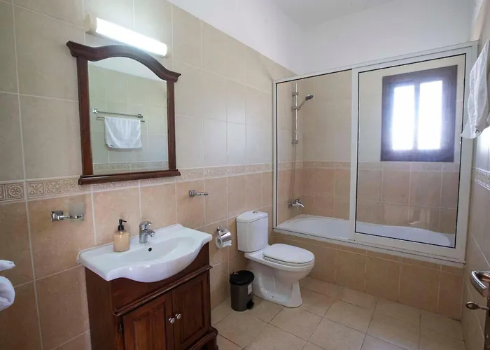 Mit Blick Auf Berge Und Whirlpool By Interhome Сasa de vacaciones