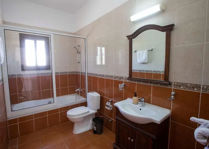 Сasa de vacaciones Mit Blick Auf Berge Und Whirlpool By Interhome Káthikas