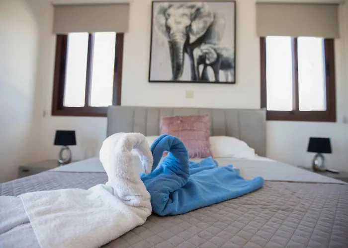 Mit Blick Auf Berge Und Whirlpool By Interhome Holiday home Kathikas