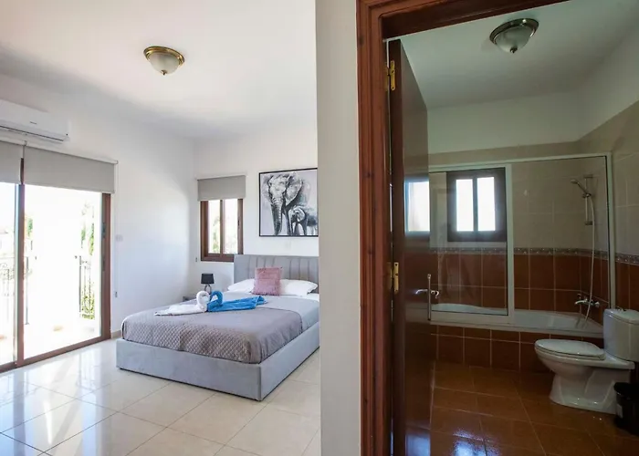 Mit Blick Auf Berge Und Whirlpool By Interhome Casa vacanze Kathikas