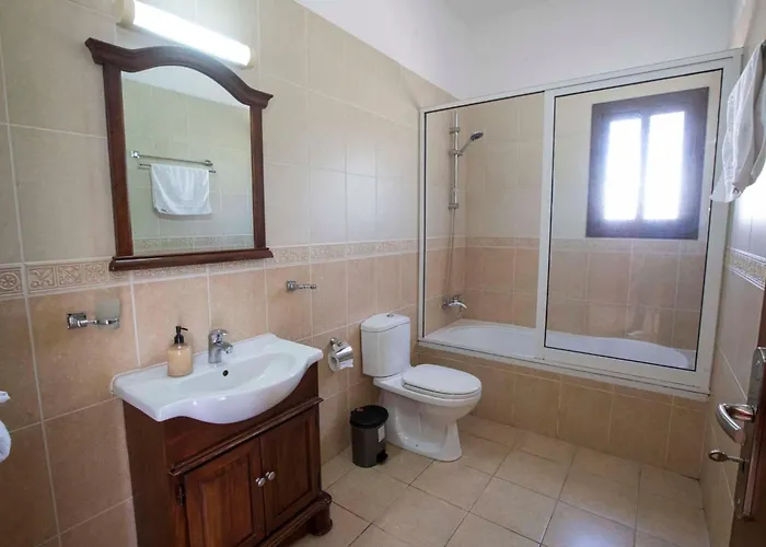 Mit Blick Auf Berge Und Whirlpool By Interhome *