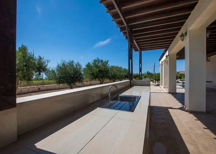 Mit Blick Auf Berge Und Whirlpool By Interhome Casa vacanze