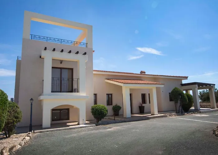 Mit Blick Auf Berge Und Whirlpool By Interhome * Kathikas