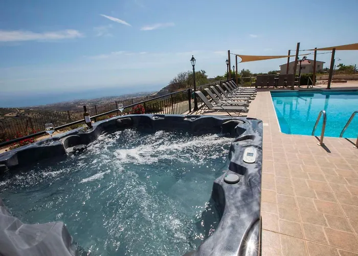 Сasa de vacaciones Mit Blick Auf Berge Und Whirlpool By Interhome *